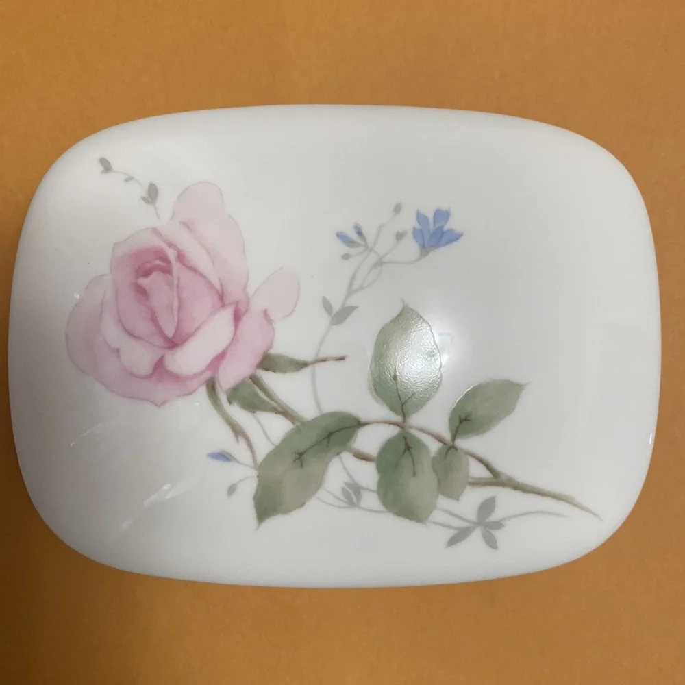 Beautiful new Mikasa Bone China April Rose Soap Dish Japan